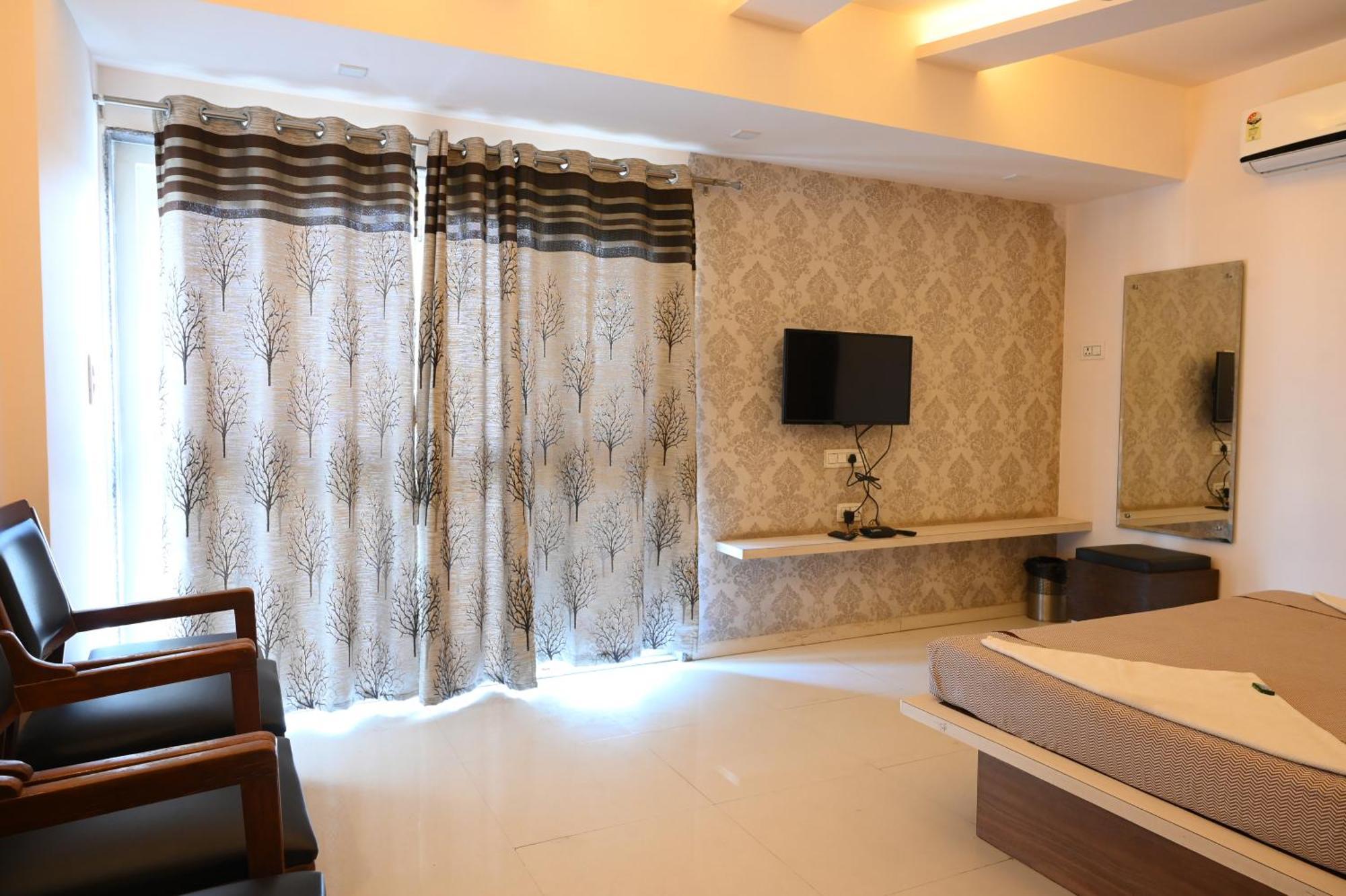 Hotel Ramkrishna Inn Колхапур Екстериор снимка