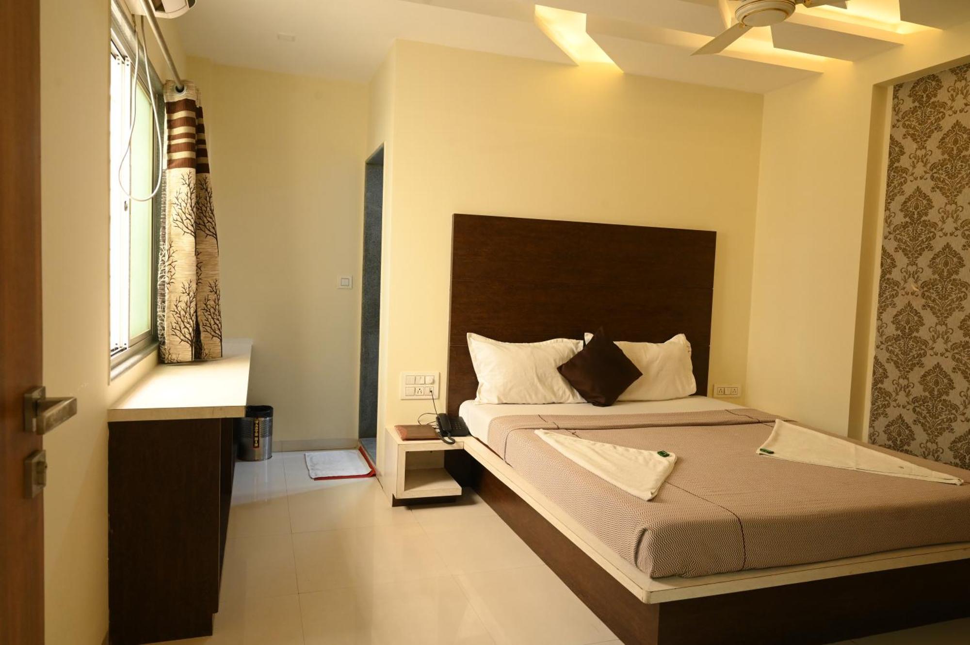 Hotel Ramkrishna Inn Колхапур Екстериор снимка