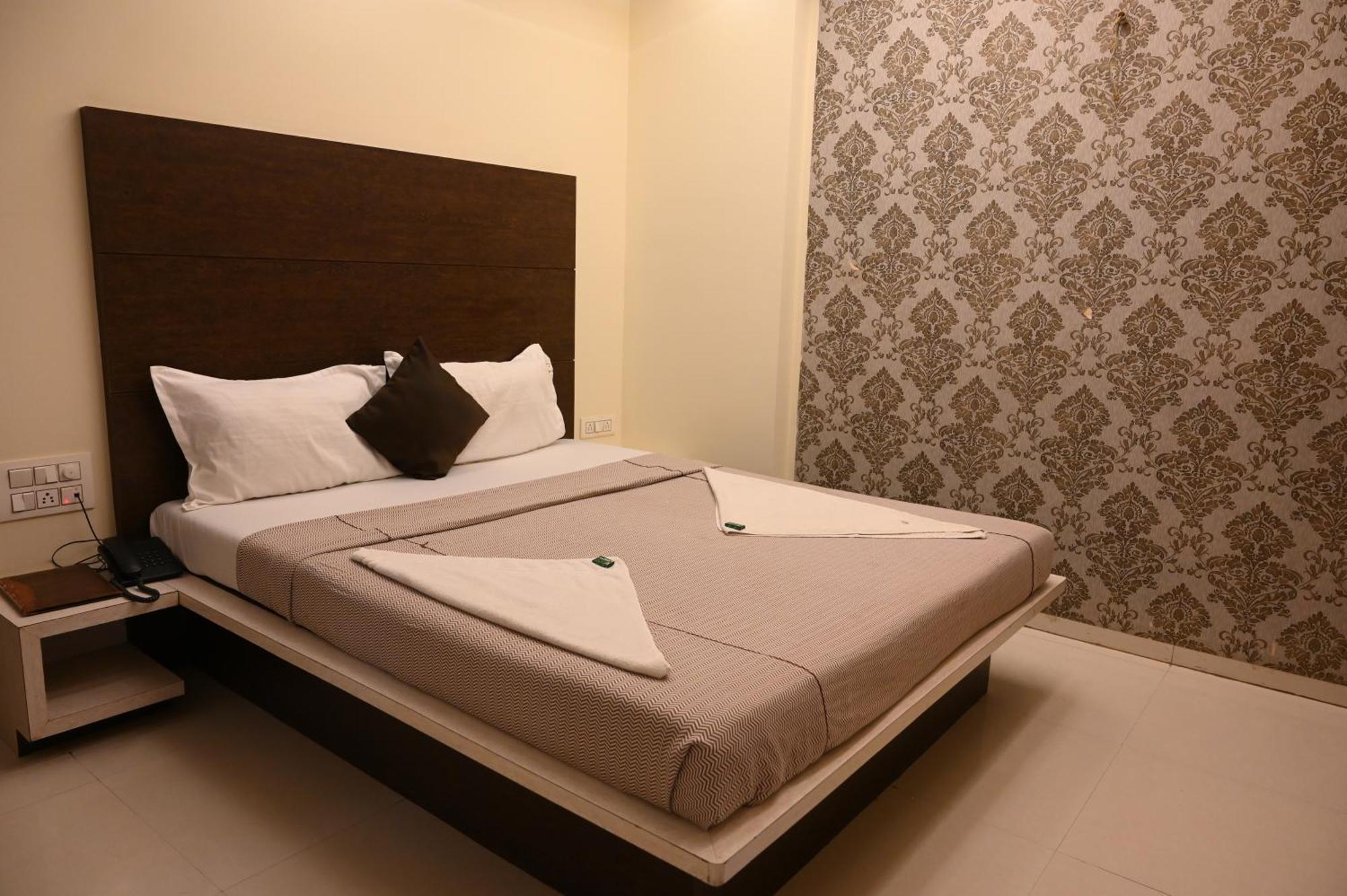 Hotel Ramkrishna Inn Колхапур Екстериор снимка