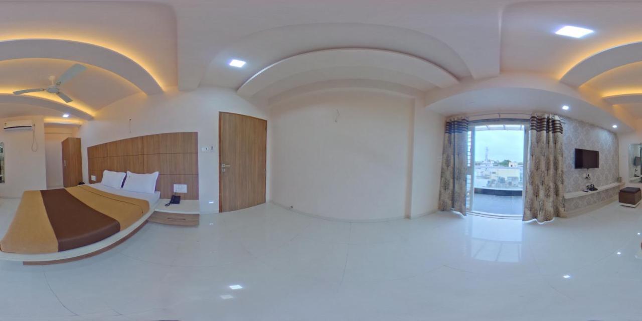 Hotel Ramkrishna Inn Колхапур Екстериор снимка