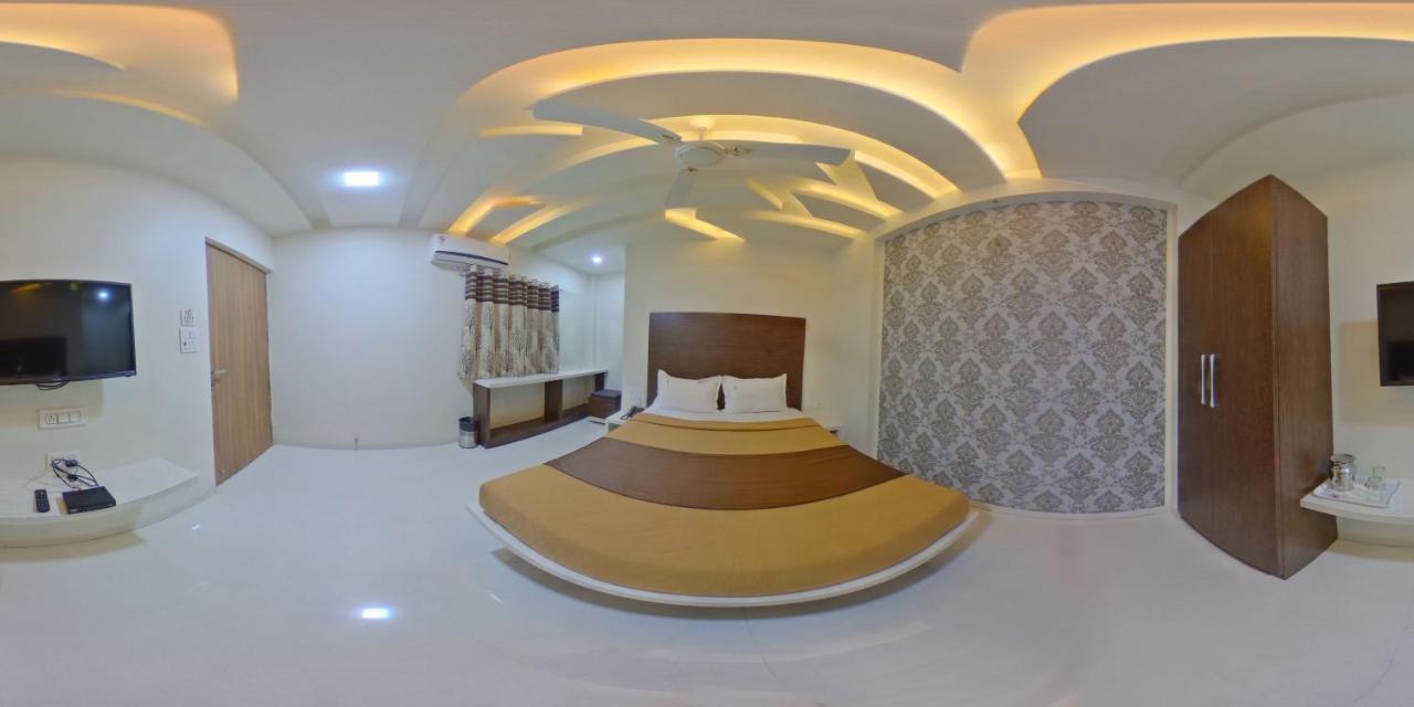 Hotel Ramkrishna Inn Колхапур Екстериор снимка